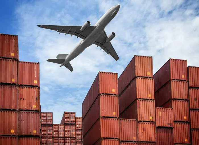 Luchtvracht en zeecontainers